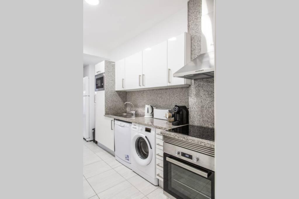 Remodeled Apartment In The City Center. Фару Екстер'єр фото